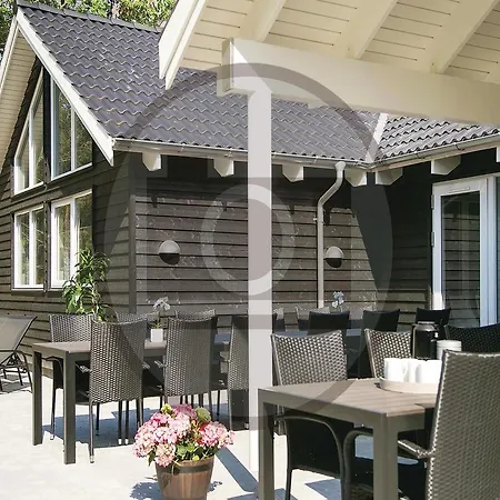 Дом отдыха Seven-bedroom Holiday In *
