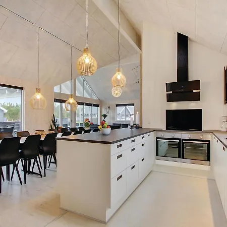 Seven-bedroom Holiday In * Блаванн