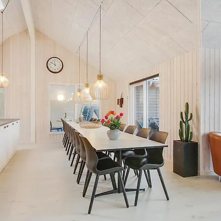 Seven-bedroom Holiday In * Блаванн